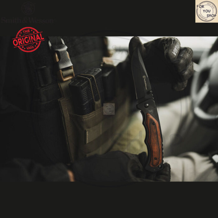 มีดพับ Smith & Wesson ใบมีด 3.7 นิ้ว ทรง Drop Point สีดำ ด้ามสแตนเลสฝังไม้ ระบบ Frame Lock รุ่น 1147091