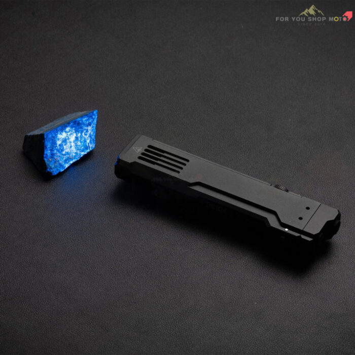ไฟฉาย WUBEN X5 3-in-1 1300 Lumens แสงขาว + UV 365nm + เลเซอร์เขียว บอดี้แบนทรง EDC แบตชาร์จได้/รองรับ AAA กันน้ำ IP65
